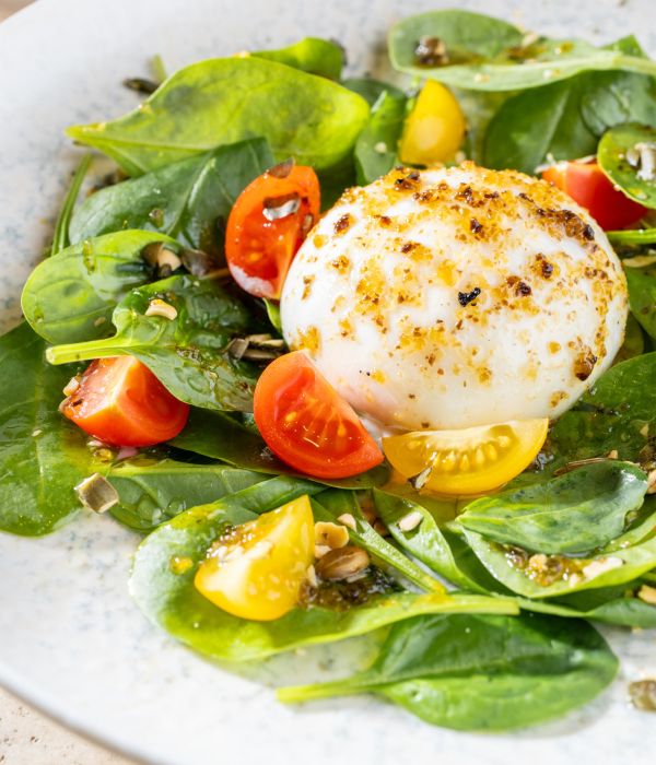 Nógrádi Burrata Szarvasgombás Mézzel, Tökmaggal és Zsenge Spenóttal